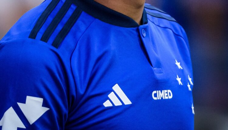 Adidas vacila pela segunda vez o Cruzeiro e mais uma pede música no