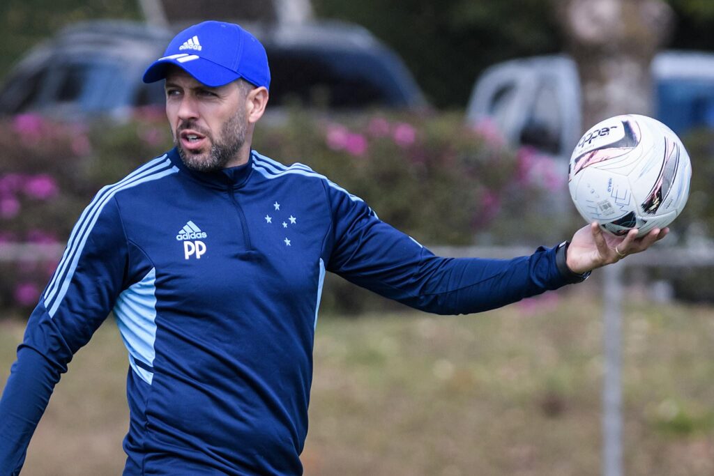 Pezzolano Alerta Torcida E Expõe Grande Problema Para O Cruzeiro Na ...