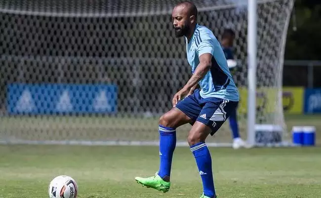 Chay encontra Pezzolano e já recebe duro recado do treinador