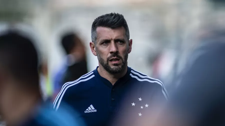 Pezzolano adota estratégia ousada para provar perseguição contra o Cruzeiro