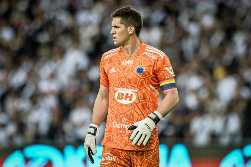 Rafael Cabral vai além e conquista grande feito com o Cruzeiro na Série B 2022