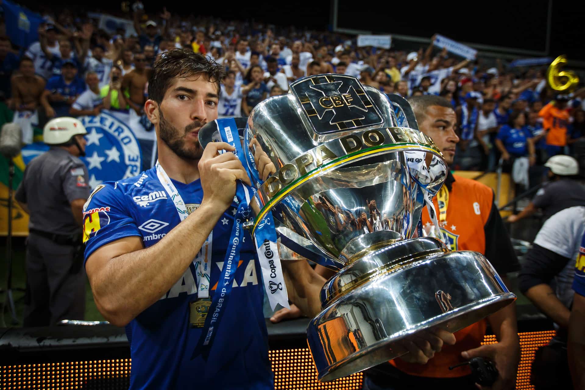 Cruzeiro já foi campeão em cima de ambos finalistas da Copa do Brasil 2022