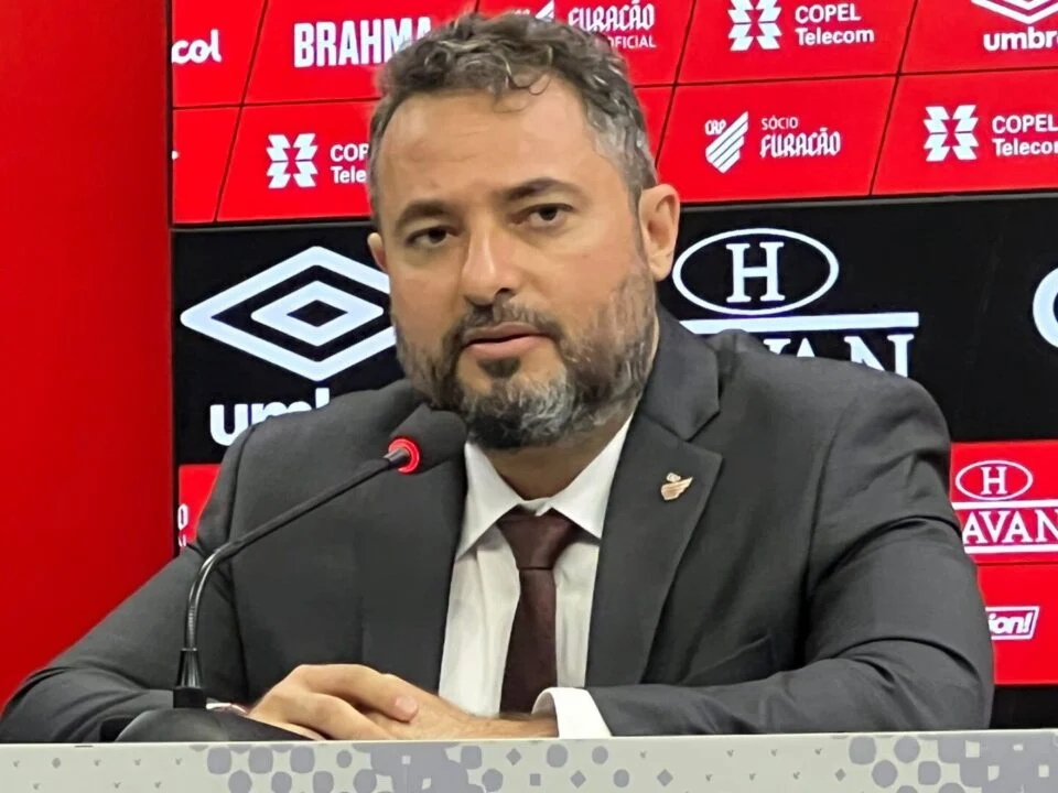 Diretor do Athletico Paranaense abre o jogo e expõe bastidores de negociação com o Cruzeiro