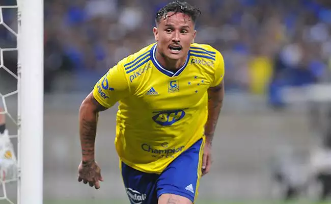 Cruzeiro se impõe e fica mais próximo da Série A
