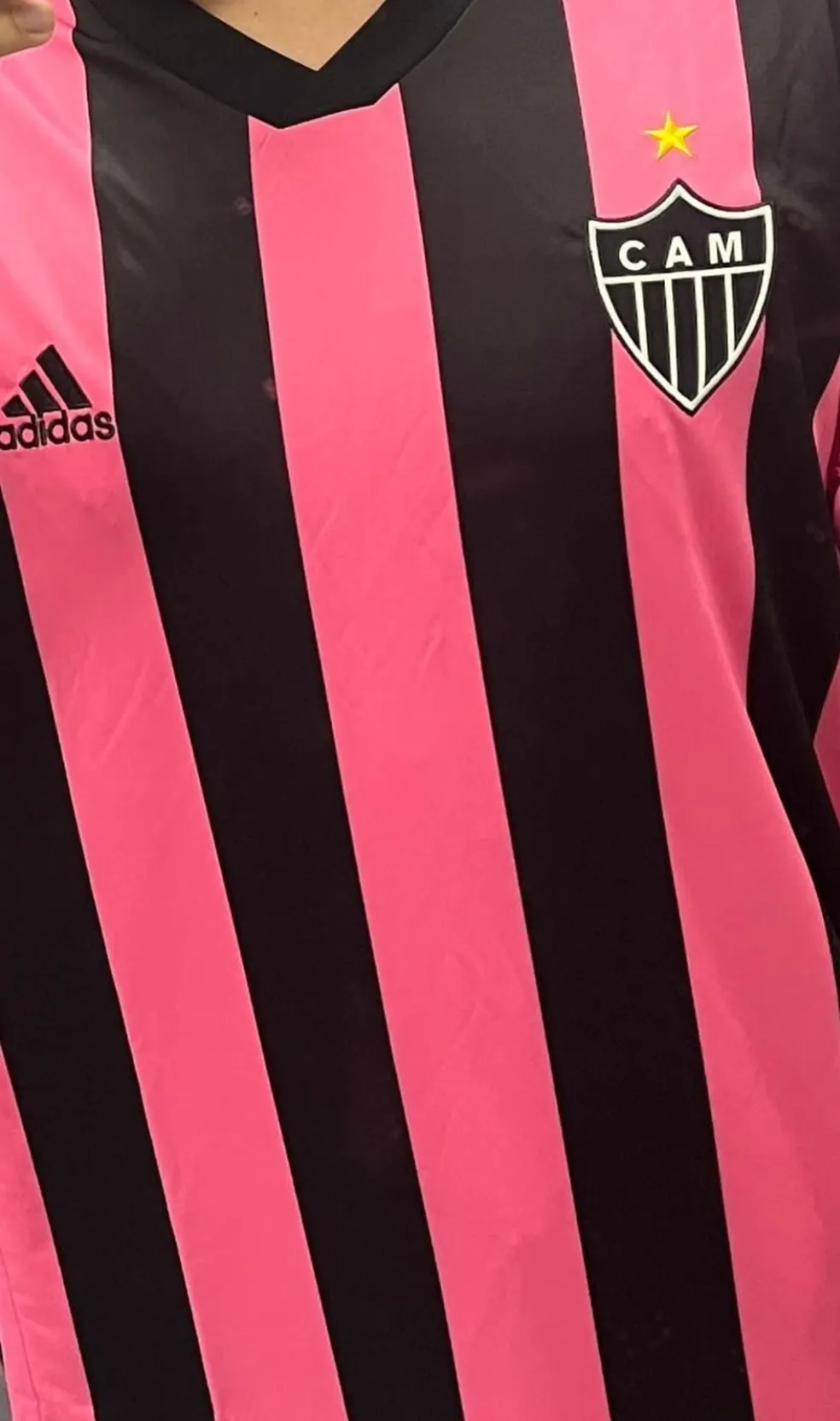 Atlético-MG vira piada nas redes sociais após comparação com nova camisa do Cruzeiro
