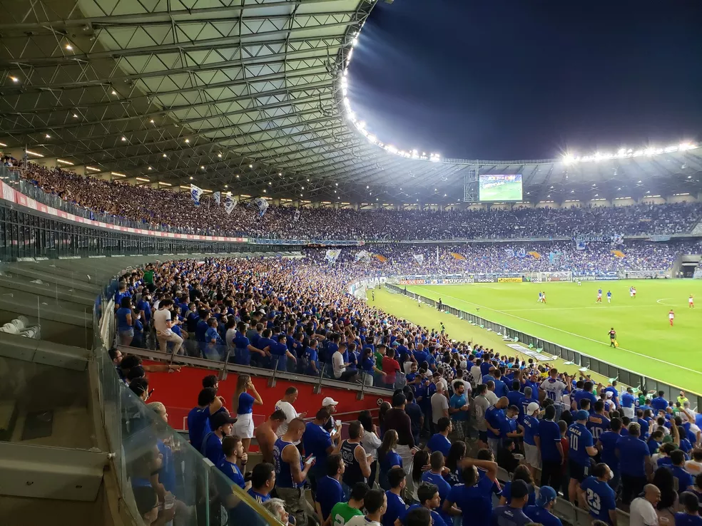 Cruzeiro humilha Atlético-MG e mostra quem domina as arquibancadas do Mineirão