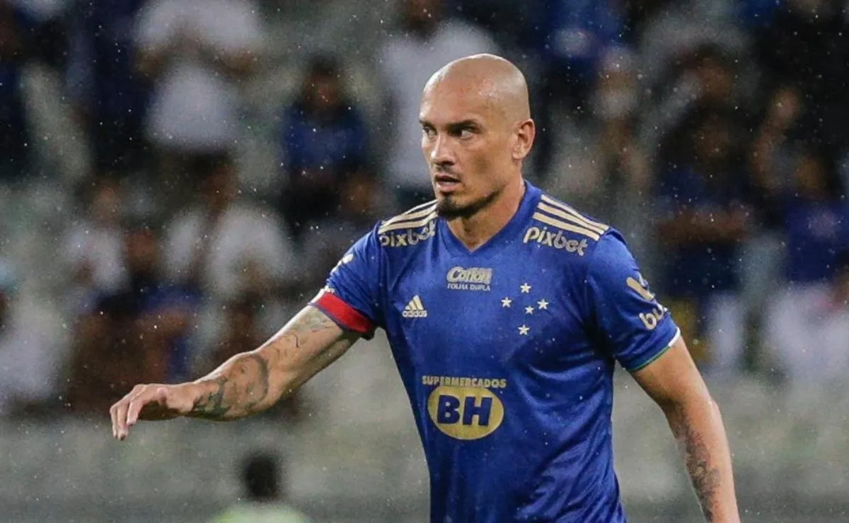 Abandonou o Cruzeiro e agora chora por ter saído do time