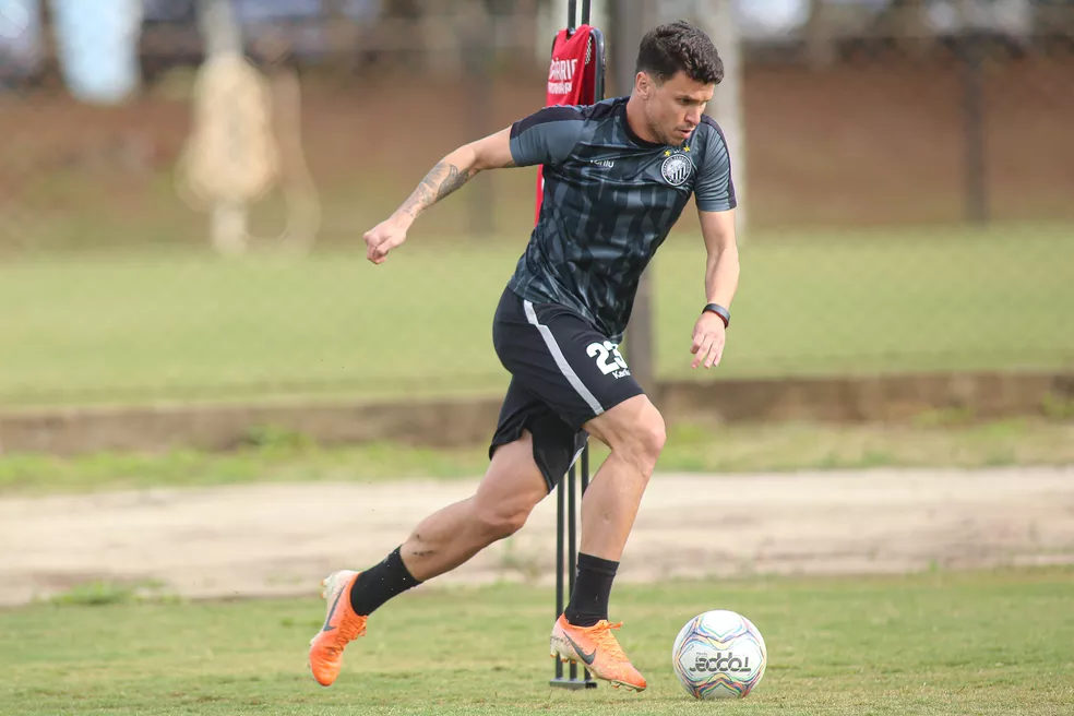 Jogador do Operário fala em coragem para encarar um Mineirão lotado e o líder do campeonato