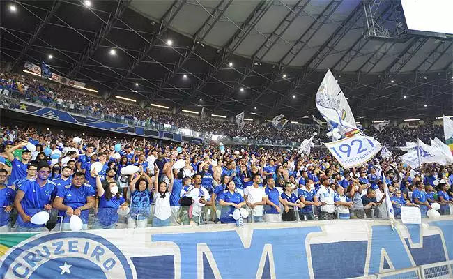 Cruzeiro confirma festa do acesso e torcida vai à loucura
