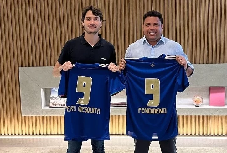 Torcida não se omite e expõe grave problema no Cruzeiro de Ronaldo Fenômeno