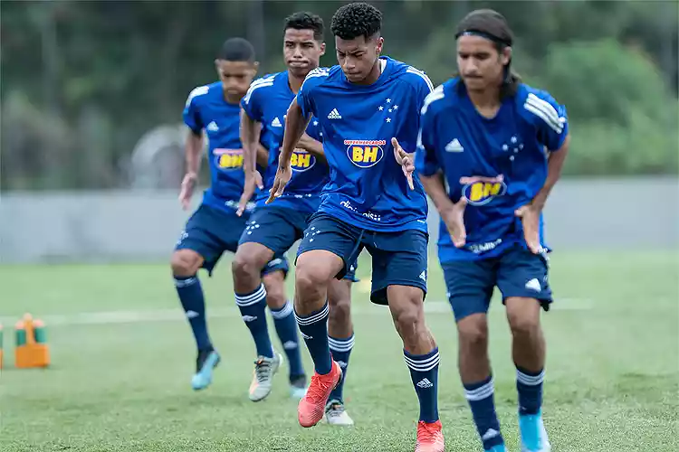 Viu essa? Pezzolano acompanhou partida de elenco sub-20 do Cruzeiro na Copa do Brasil
