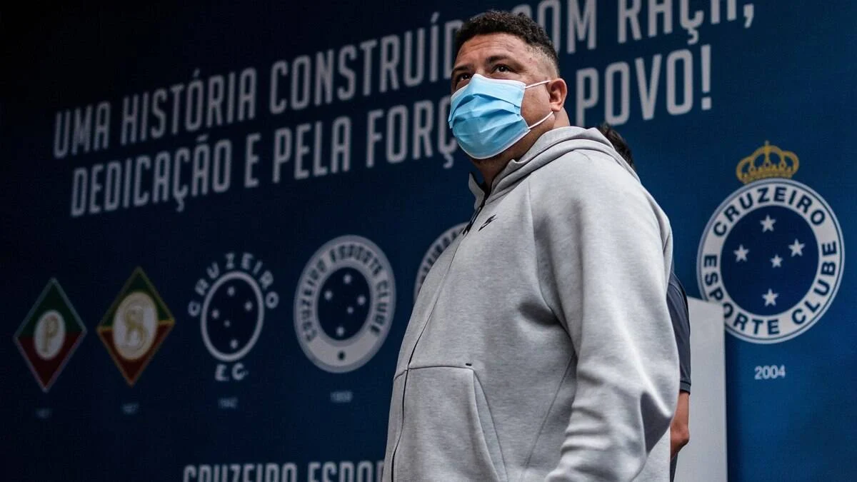 Ronaldo é notificado e Cruzeiro sofre com risco de perder muito dinheiro nos próximos anos