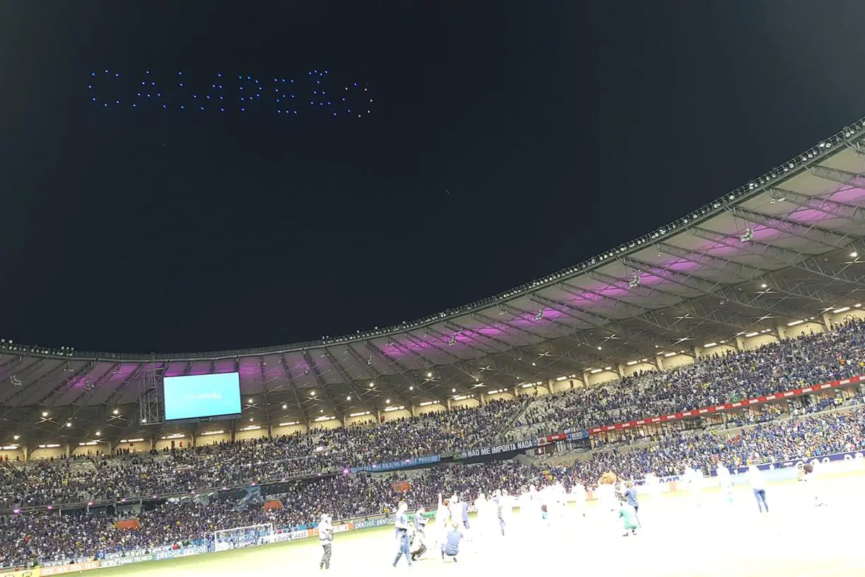 Festa do acesso do Cruzeiro teve acidente que quase provocou grande tragédia
