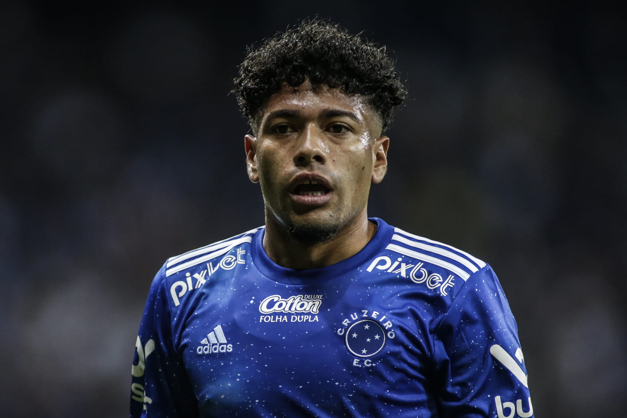 Palacios revela sonho ao vestir a camisa do Cruzeiro