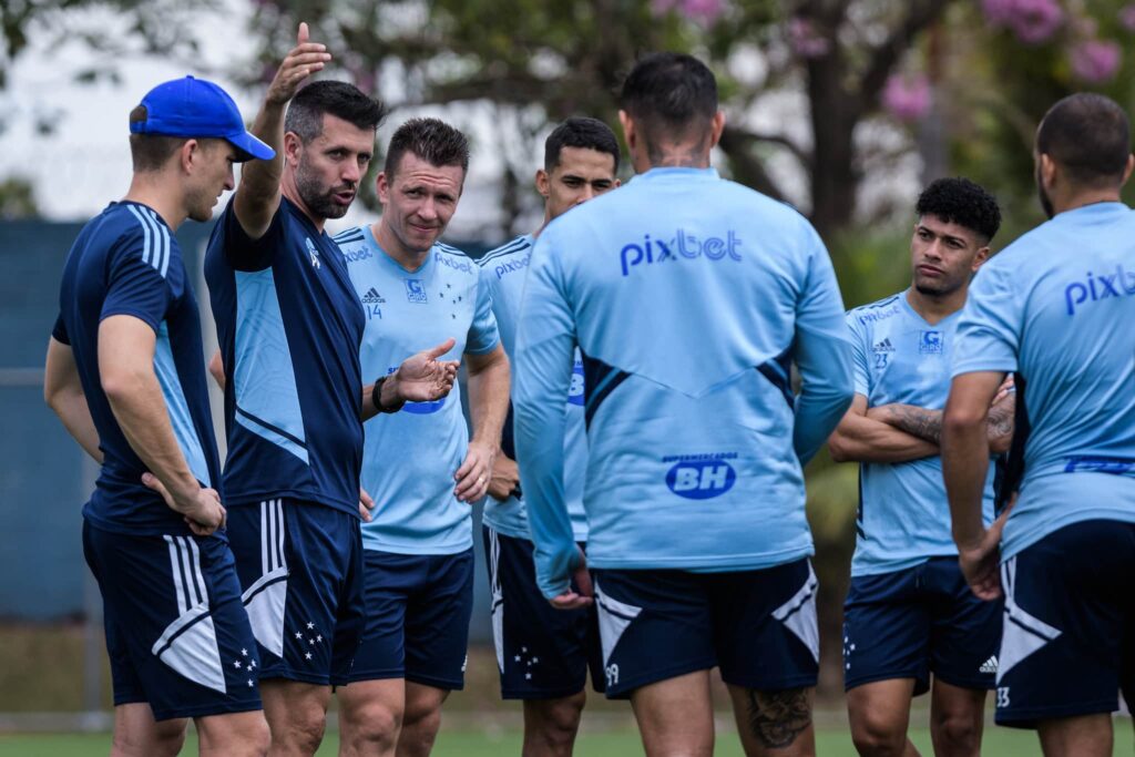 Paulo Pezzolano Prepara Mudanças Para O Próximo Jogo Do Cruzeiro Na ...