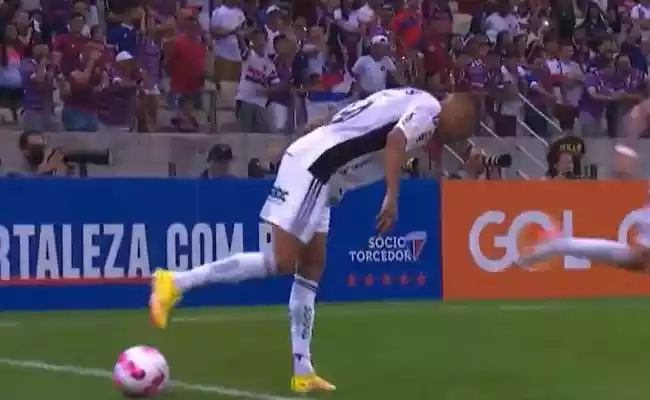 Craque do Galo comete gafe em campo e vira motivo de piada; Confira os memes