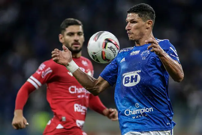 Cruzeiro perde para o Vila Nova e está sem vencer desde que conquistou o título