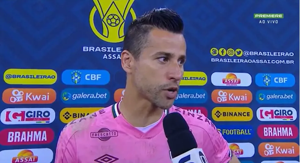 Já pensou? Fábio briga com torcida do Fluminense e pode ficar livre para o Cruzeiro no mercado