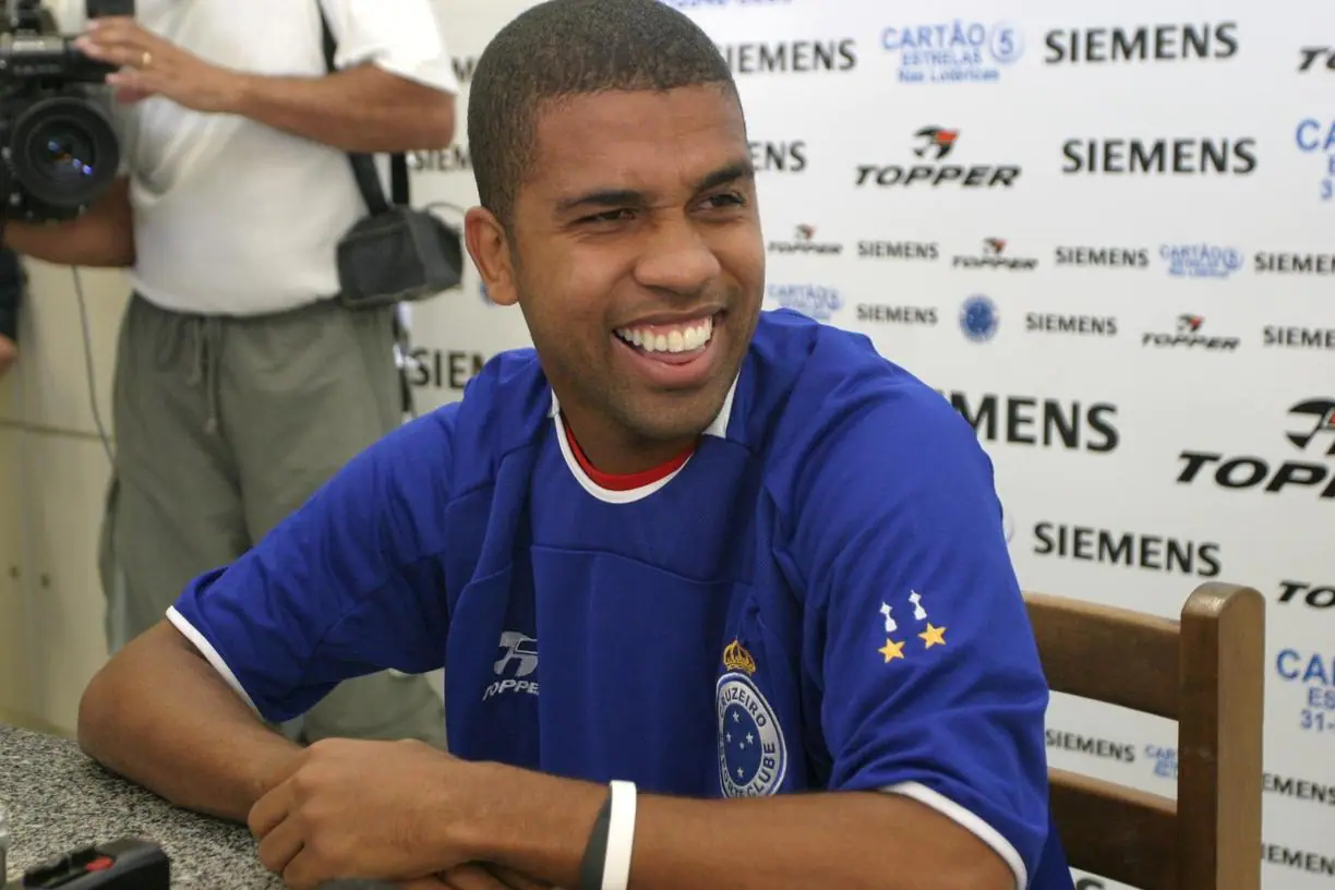 Ex-jogador do Cruzeiro não cai em oba-oba e faz grande alerta para o clube