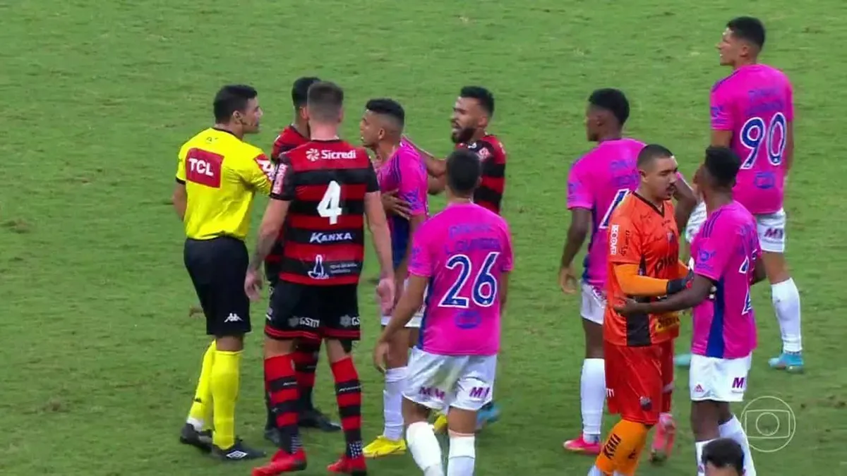 Saiu a justificativa da polêmica revisão do VAR no jogo entre Cruzeiro e Ituano