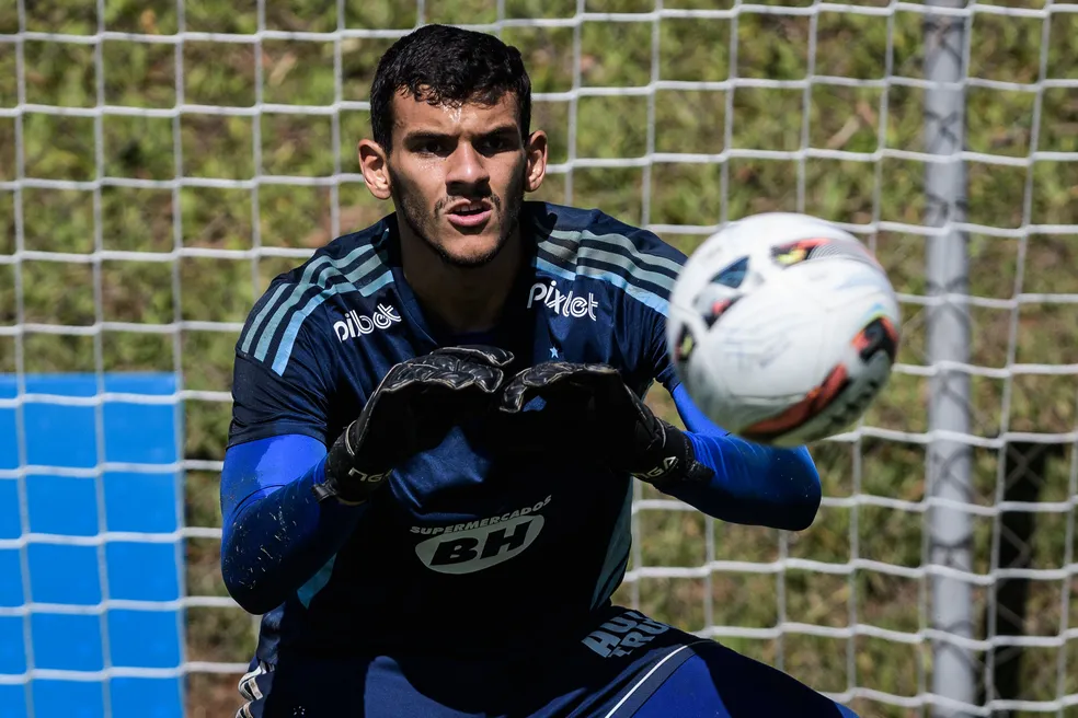Quanto tempo Gabriel Mesquita ficou sem jogar no Cruzeiro?