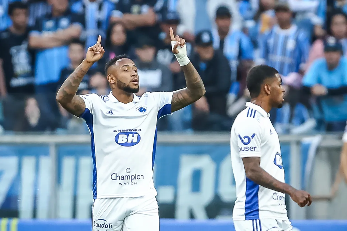 Cruzeiro divulga situação médica de Rafa Silva após procedimento cirúrgico