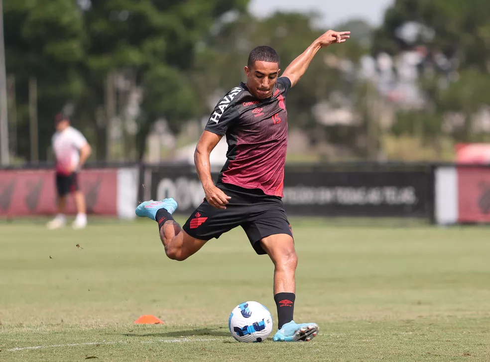 Cruzeiro ainda deve contratar o volante Christian?