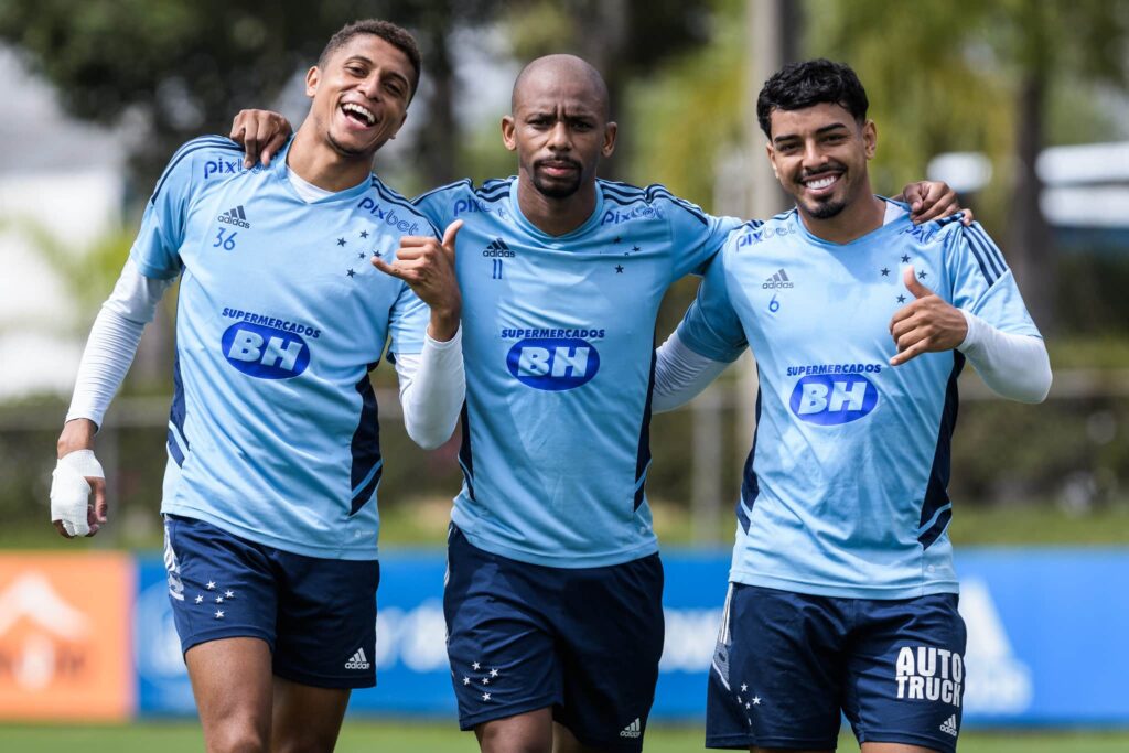 Lateral Do Cruzeiro Sofre Reviravolta Na Carreira E Deve Trocar O ...