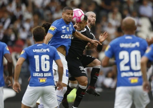 Centroavante que vestiu a camisa do Cruzeiro é anunciado pelo Botafogo