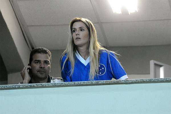 Lembra dessa? Celebridade da Globo não perdia um jogo do Cruzeiro 1 Deborah Seco