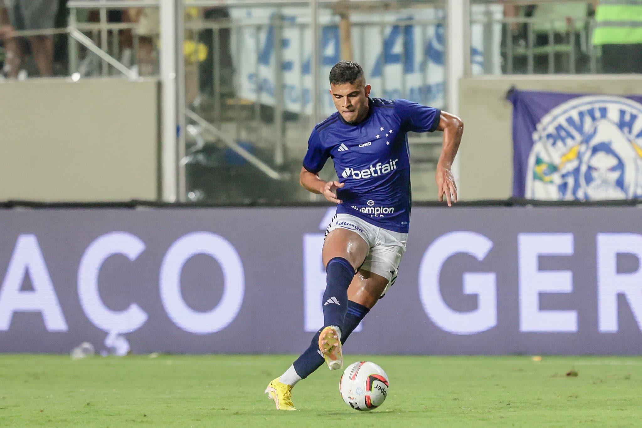 Wesley Gasolina, do Cruzeiro, sofre grave lesão no joelho e terá