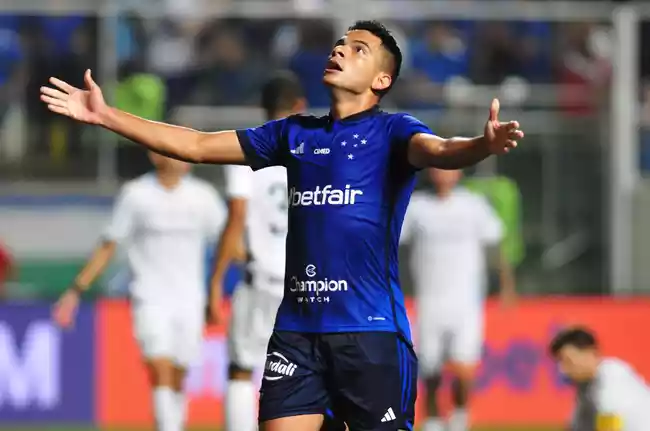 Cruzeiro dá show e é o melhor time de Minas na Série A