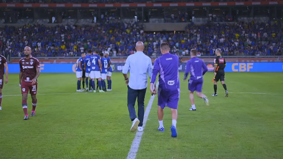 Pepa perde a cabeça e vai para cima de árbitro de jogo do Cruzeiro