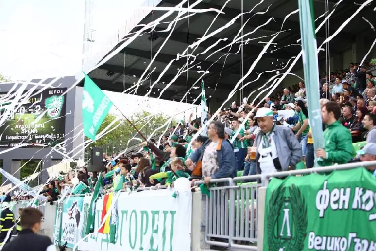 Atacante deixou o Cruzeiro e agora está acumulando títulos na Europa