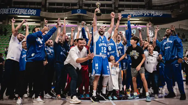 cruzeiro-venceu-o-brasileiro-da-cbb-apos-final-four-na-arena-hall-em-belo-horizonte-16ad90e6-6646-45a8-88af-ad4729fd1b76.medium