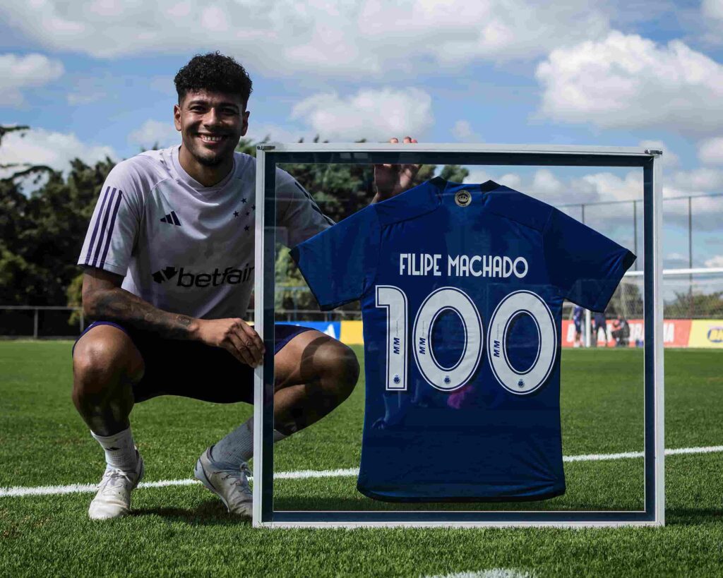 Filipe Machado recebe homenagem do Cruzeiro 1 Machado 1