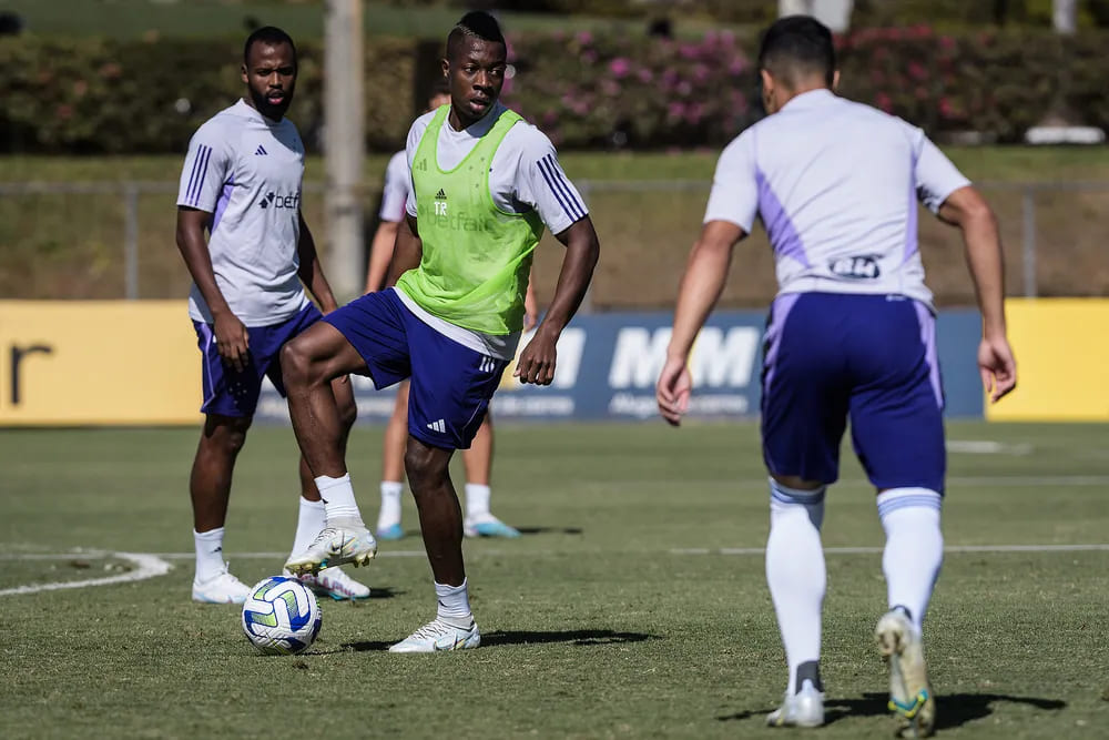 CRUZEIRO NO MERCADO DA BOLA, PALACIOS JÁ TREINA SERÁ QUE VEM + REFORÇOS? # cruzeiro 