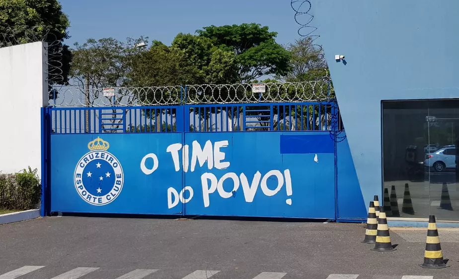 Cruzeiro precisa montar plano financeiro para trazer meia extraclasse