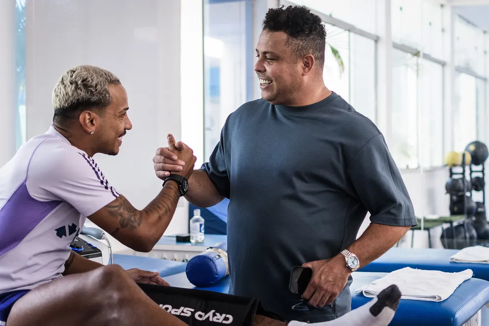 Ronaldo acompanha treino e novo técnico do Cruzeiro pode estar definido