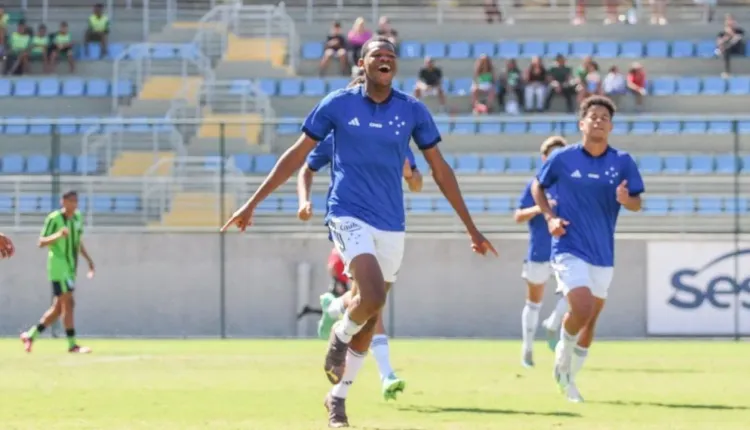 Cruzeiro não dá nem chance e goleia o América-MG