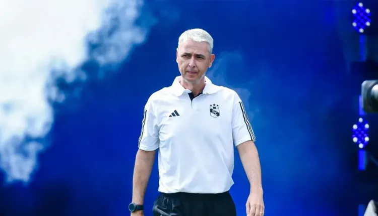 Tiago Nunes RESPONDE sobre sair do Sporting Cristal e treinar o Cruzeiro
