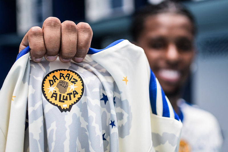 Cruzeiro divulga detalhes da nova camisa do clube 3 53300704991 0fa47b2288 c