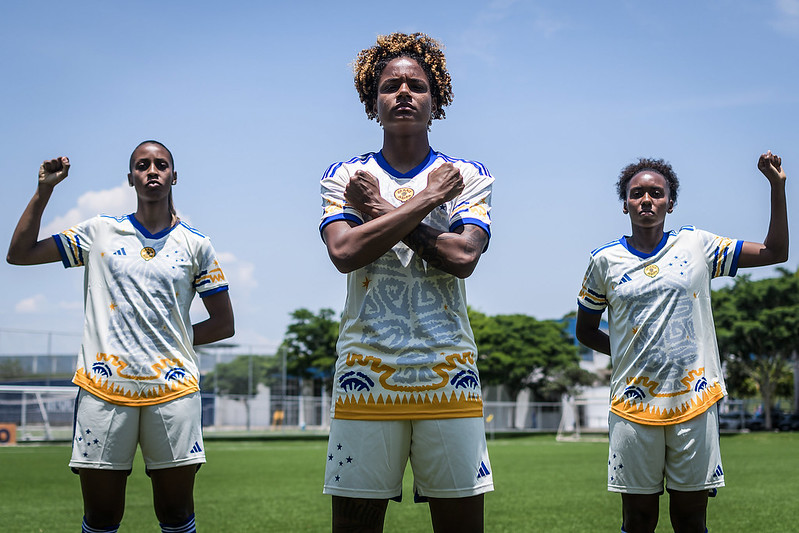 Cruzeiro divulga detalhes da nova camisa do clube 2 53301187685 9dd30d6479 c