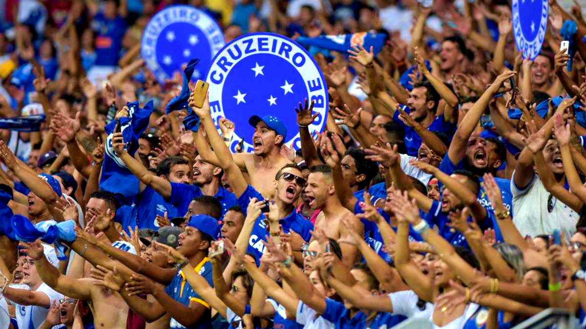 Torcida do Cruzeiro elogia narradora da Globo