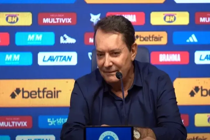 Arthur acaba de assinar com o Cruzeiro até 2026