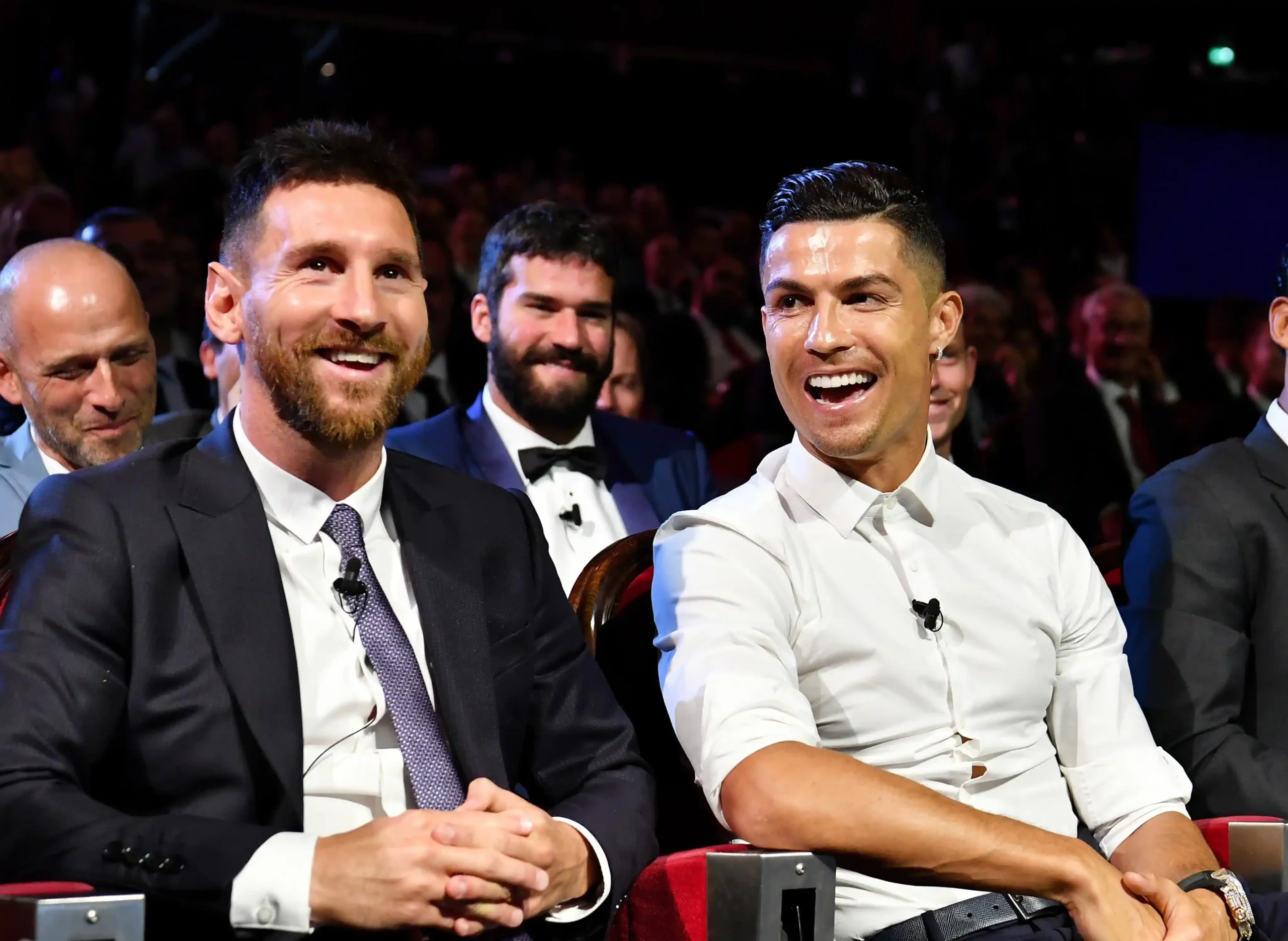 Enquanto Messi recebe R$ 110 milhões por ano da Adidas, Nike não deixa Cristiano Ronaldo para trás