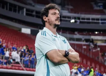 Fernando Diniz encontra jeito de fazer as pazes com a torcida do Cruzeiro