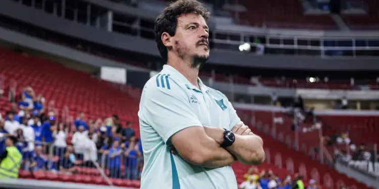 Fernando Diniz encontra jeito de fazer as pazes com a torcida do Cruzeiro