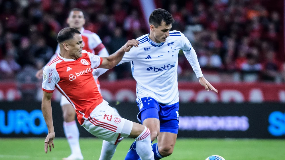 Enquanto o Cruzeiro reclama de dívida, Inter anuncia camisa 4 de R$ 86 milhões