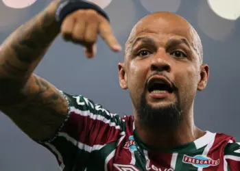 Felipe Melo assina contrato para atuar no maior time do Brasil